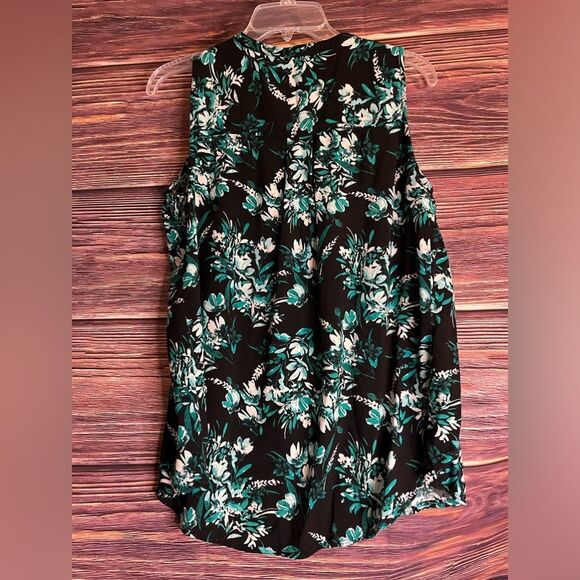 Great Northwest Indigo Flower Sleeveless Button up Shirt. Size Large. - Picture 5 of 5